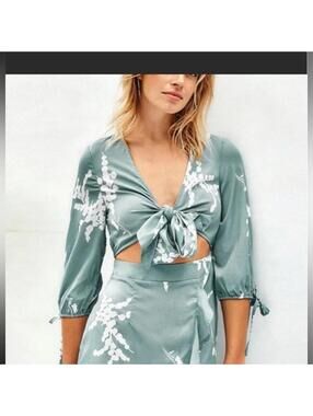 Nwot Cupshe Tie Front Ruffle dress